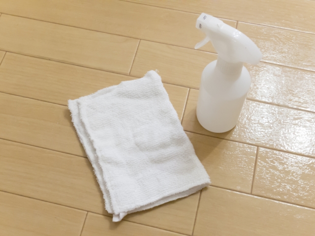 床掃除の水拭きは面倒！ベタつく雑菌対策に簡単で楽に掃除する方法3選