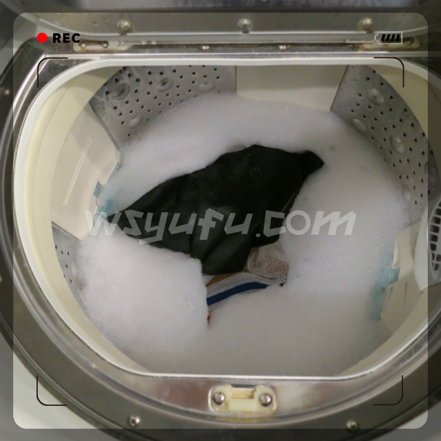 部屋干し タオル臭くならない洗濯方法　洗剤を溶かす