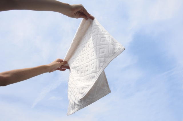 バスタオルをふわふわにする洗濯方法は柔軟剤よりパタパタ振り20回と風通し良い陰干し！